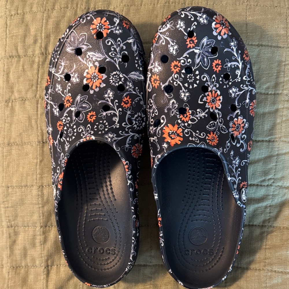 CROCS  women’s Floral Black Clog with Orange and White Pattern sixe10
